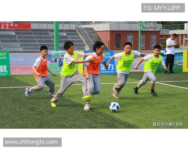 聚焦足球球星刻苦训练瞬间展现汗水与激情塑造不凡风采